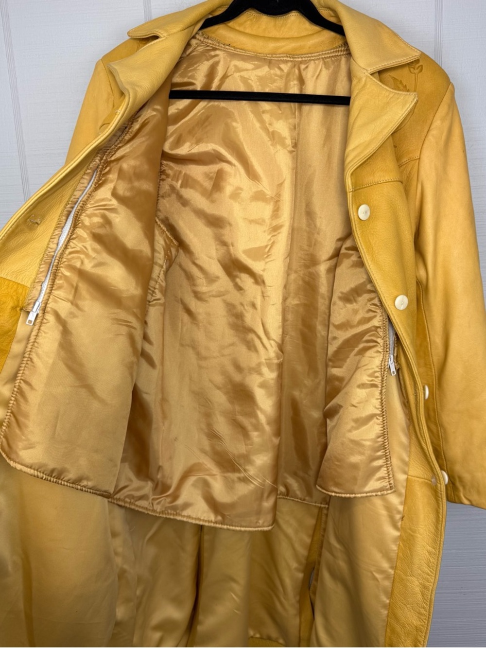 Vintage Mustard Yellow Leather Long Trench Coat Floral Embossed Design Lined 70s - Picture 10 of 11